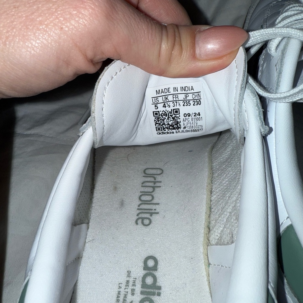 Adidas Sambas - youth 5/women’s 6-6.5 - Picture 4 of 5